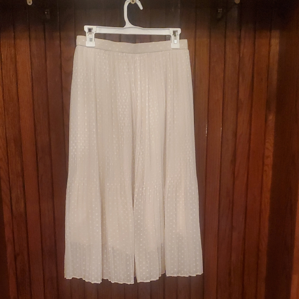 🍍LULU'S Elegant Cream Pleated Skirt Size Small